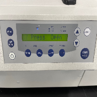 Eppendorf 5810R Refrigerated Centrifuge image 2